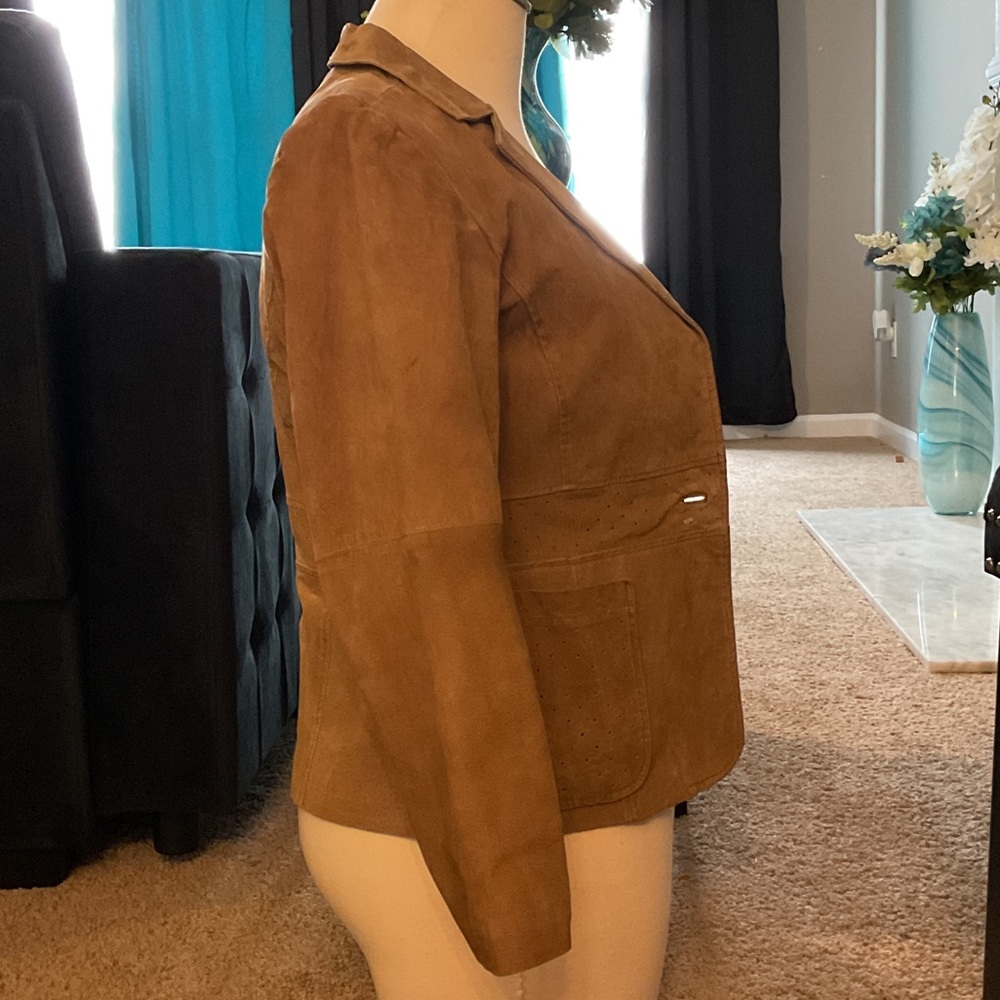 Women's Suede Fitted Blazer Jacket - Camel - Picture 4 of 10